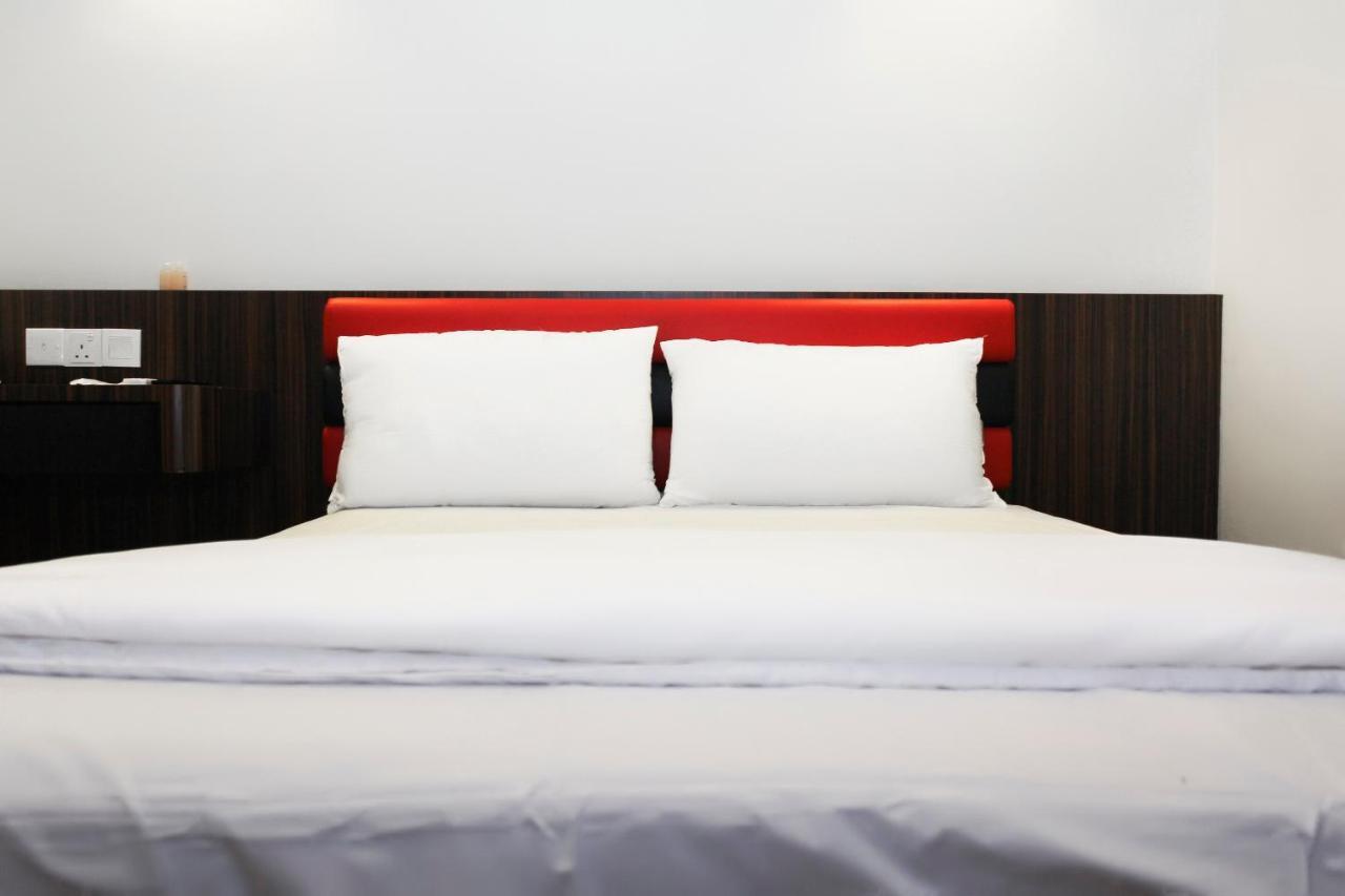 Oyo 90027 Happy Hotel Τζόχορ Μπάχρου Εξωτερικό φωτογραφία