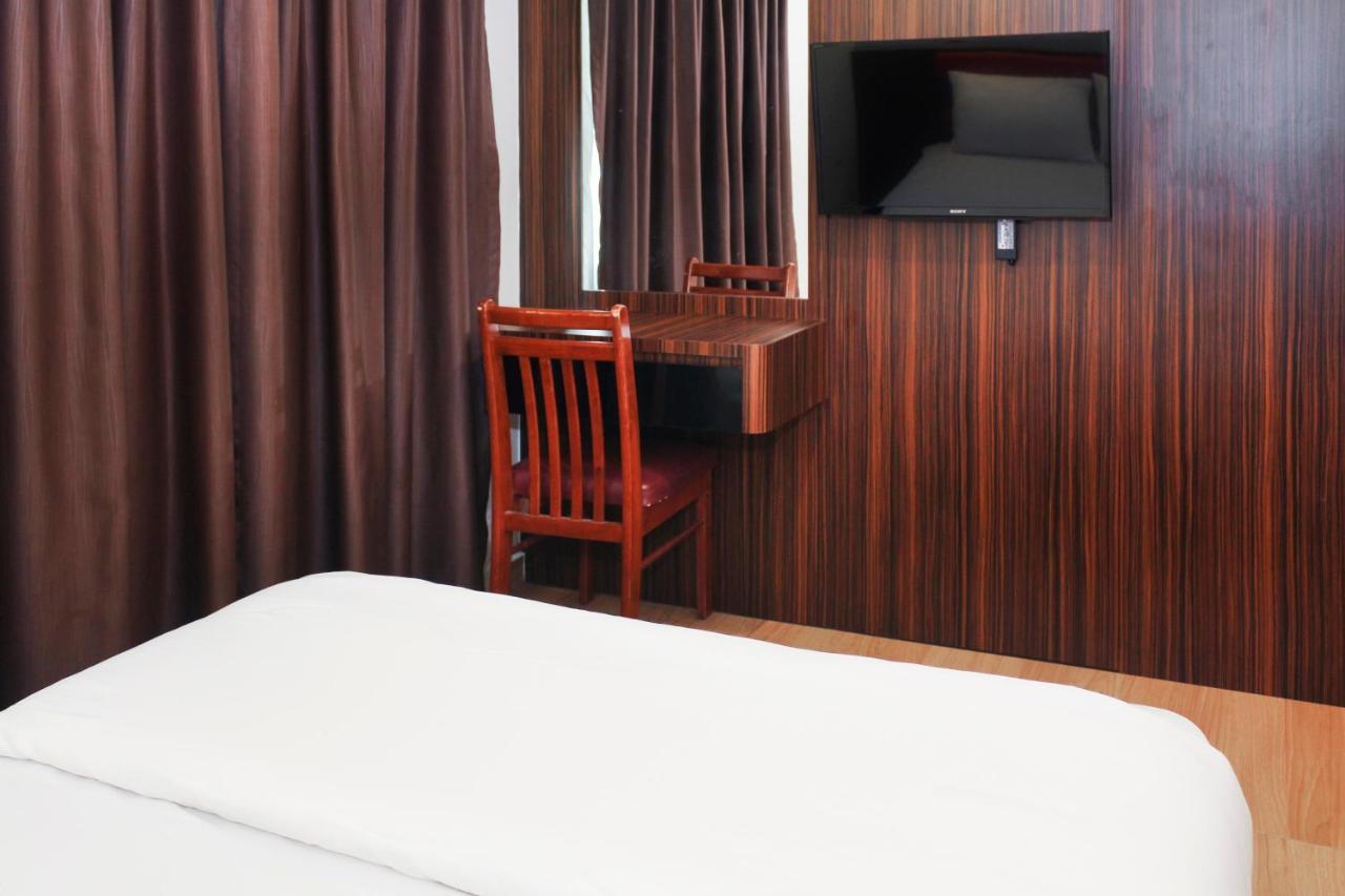 Oyo 90027 Happy Hotel Τζόχορ Μπάχρου Εξωτερικό φωτογραφία