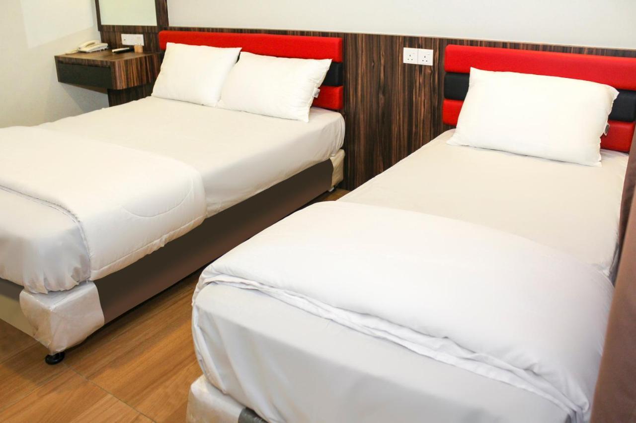 Oyo 90027 Happy Hotel Τζόχορ Μπάχρου Εξωτερικό φωτογραφία