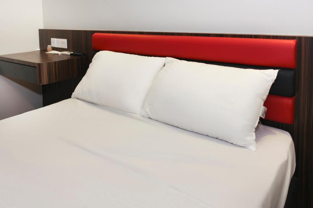 Oyo 90027 Happy Hotel Τζόχορ Μπάχρου Εξωτερικό φωτογραφία