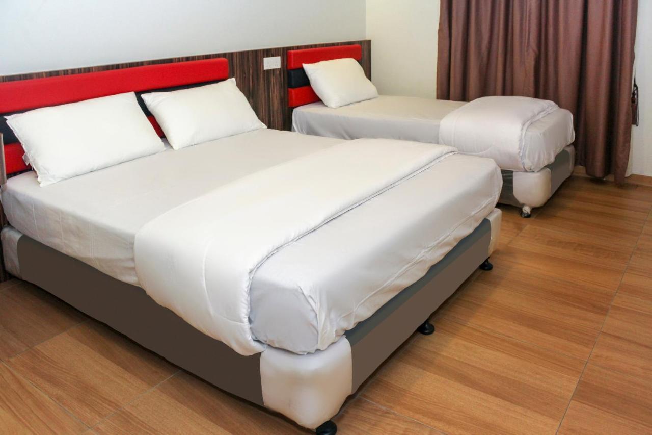 Oyo 90027 Happy Hotel Τζόχορ Μπάχρου Εξωτερικό φωτογραφία