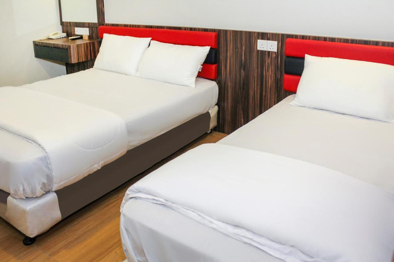 Oyo 90027 Happy Hotel Τζόχορ Μπάχρου Εξωτερικό φωτογραφία