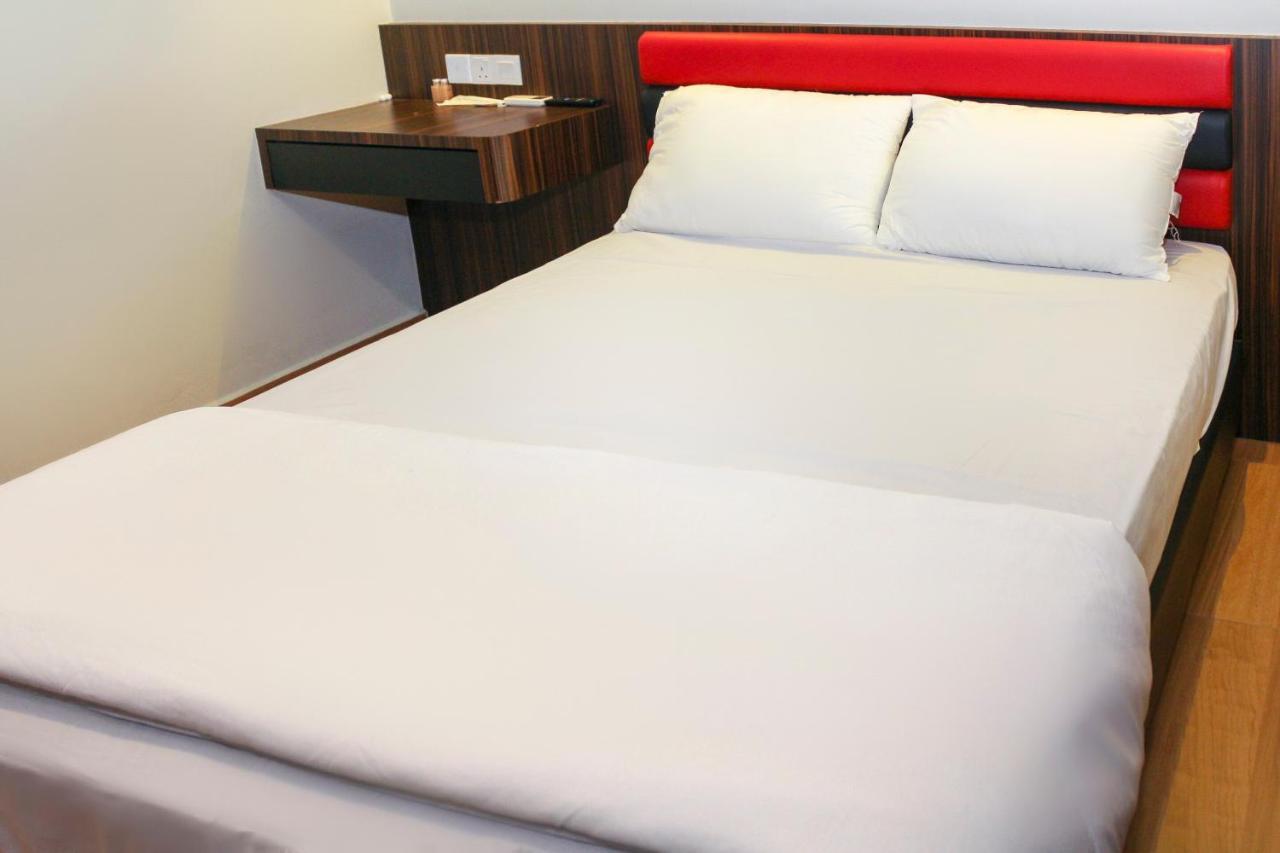 Oyo 90027 Happy Hotel Τζόχορ Μπάχρου Εξωτερικό φωτογραφία