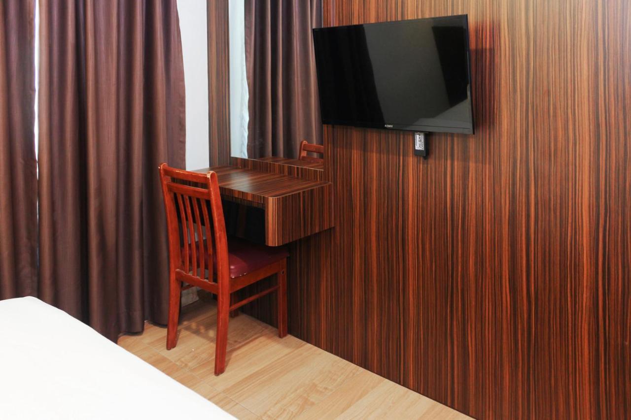 Oyo 90027 Happy Hotel Τζόχορ Μπάχρου Εξωτερικό φωτογραφία
