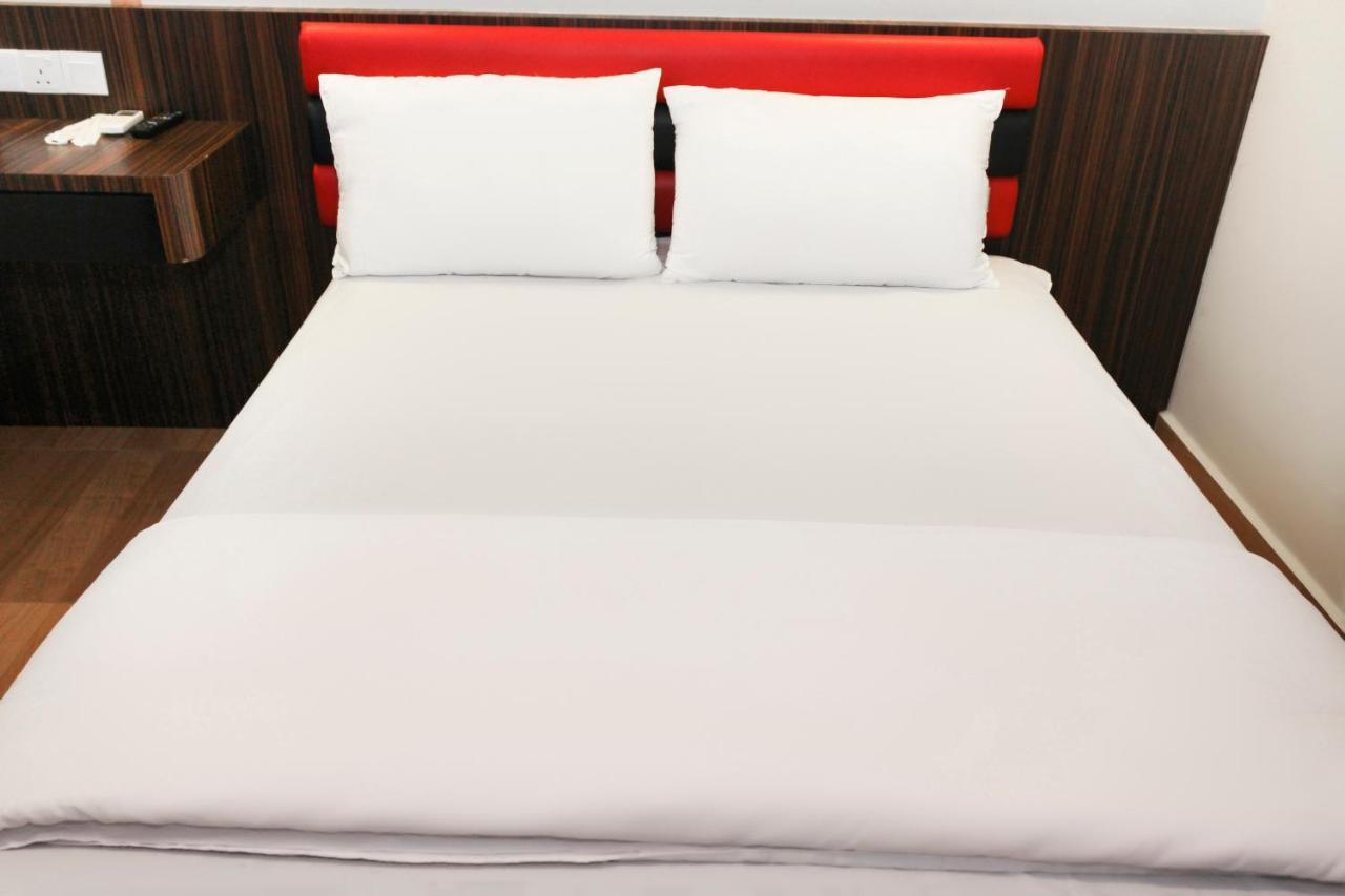 Oyo 90027 Happy Hotel Τζόχορ Μπάχρου Εξωτερικό φωτογραφία