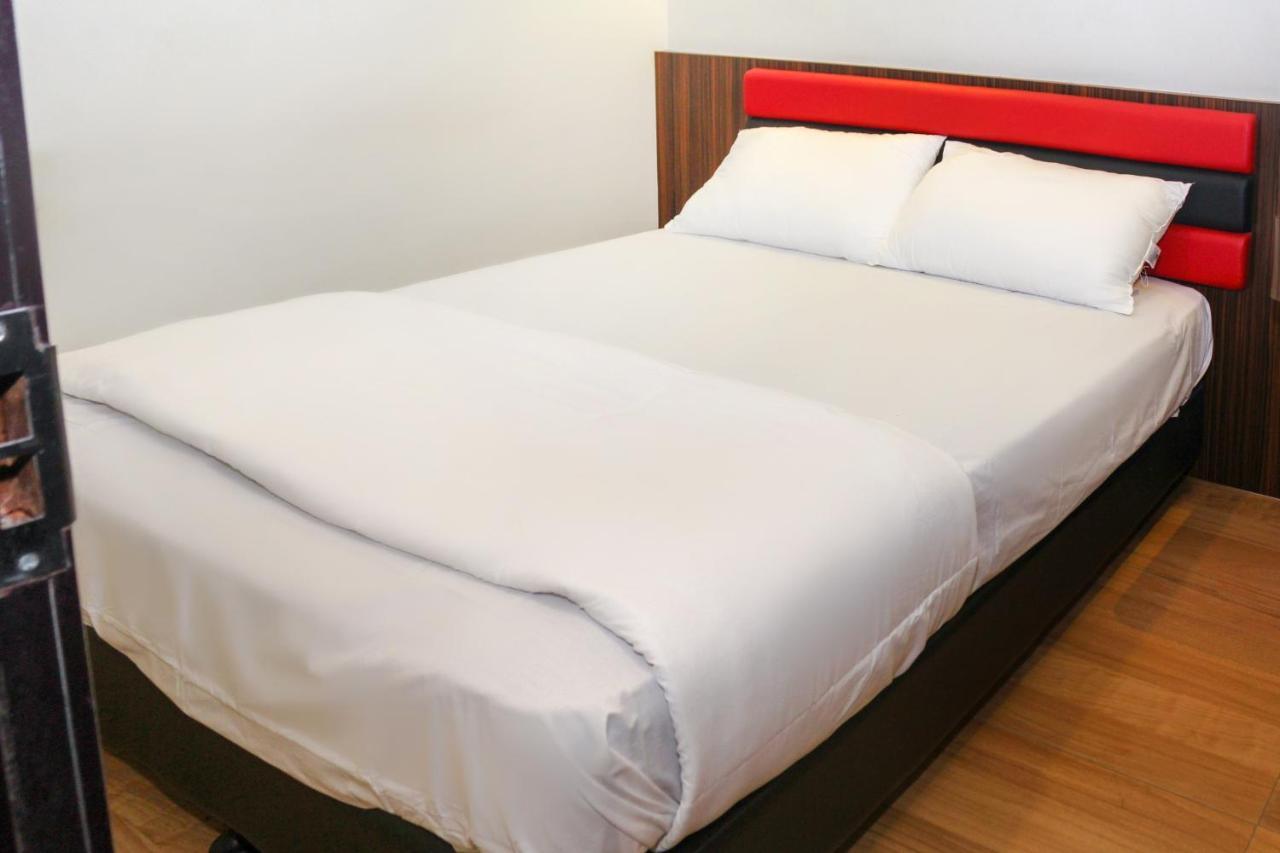 Oyo 90027 Happy Hotel Τζόχορ Μπάχρου Εξωτερικό φωτογραφία