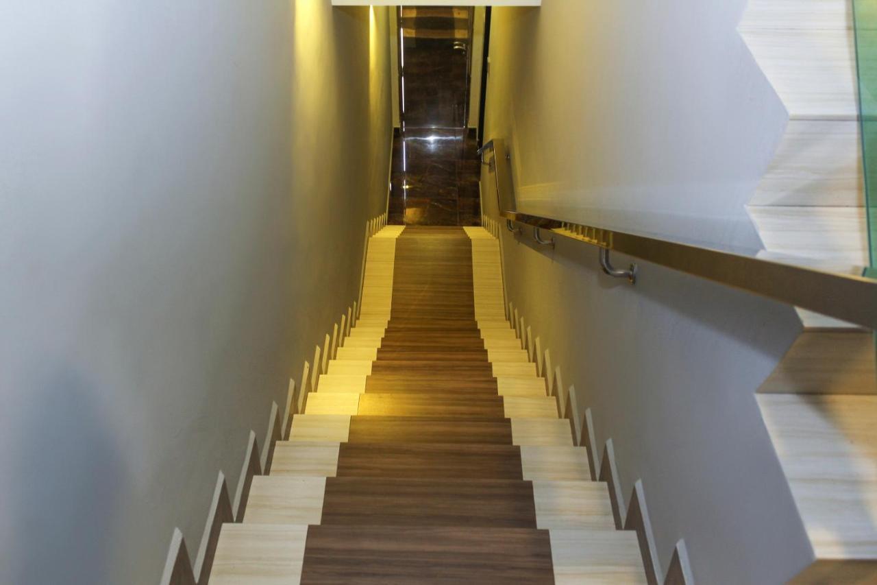 Oyo 90027 Happy Hotel Τζόχορ Μπάχρου Εξωτερικό φωτογραφία